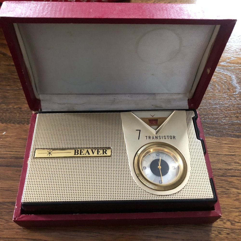 COPY - Vintage GE BEAVER Transistor Radio in Original Case Radio Works Not Clock